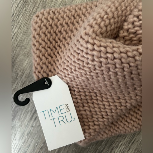 NWT Women’s Hat and Headband - Picture 3 of 6